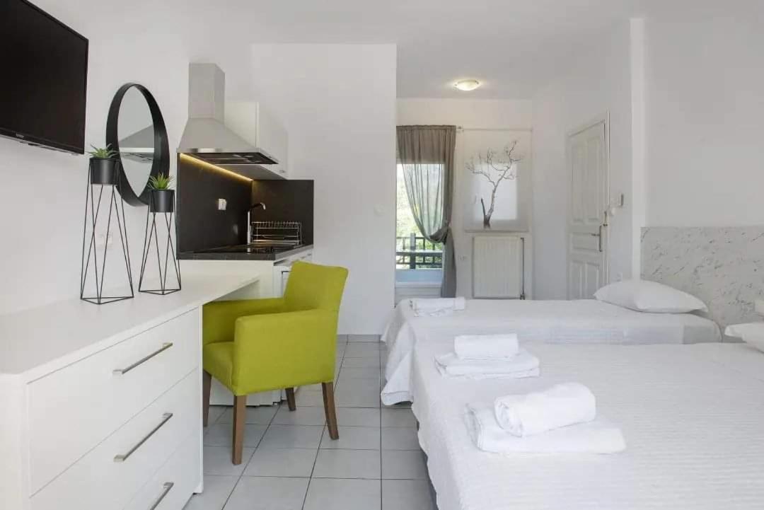 Hotel Papanikolaou Иериссос Экстерьер фото